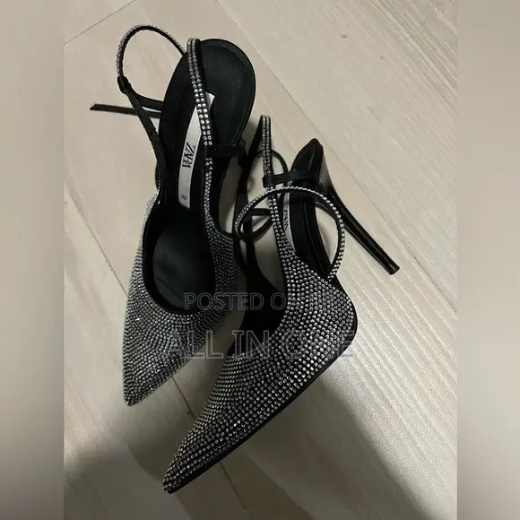 Black Pointed-Toe  Heels,