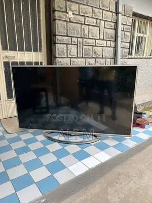 Hisense TV 65 Inch for Parts (Maintenance)
