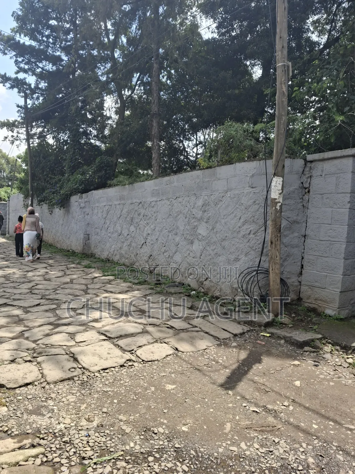 Land Sale for Realestate 1,150 Meter Square Aware Germen School