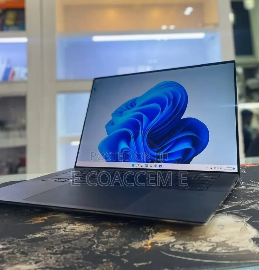 New Laptop Dell 16GB Intel Core i7 SSD 512GB