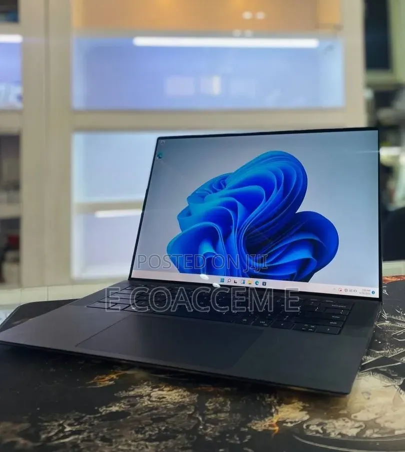 New Laptop Dell 16GB Intel Core i7 SSD 512GB