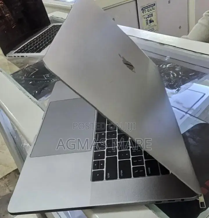 New Laptop Apple MacBook Pro 2018 16GB Intel Core i7 SSD 512GB
