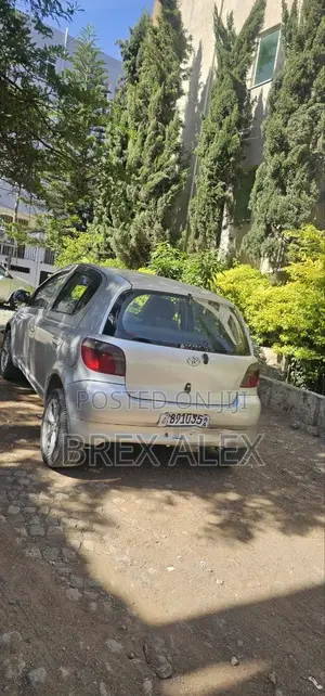 Toyota Vitz 2002 Silver