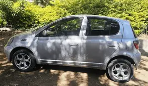 Toyota Vitz 2002 Silver