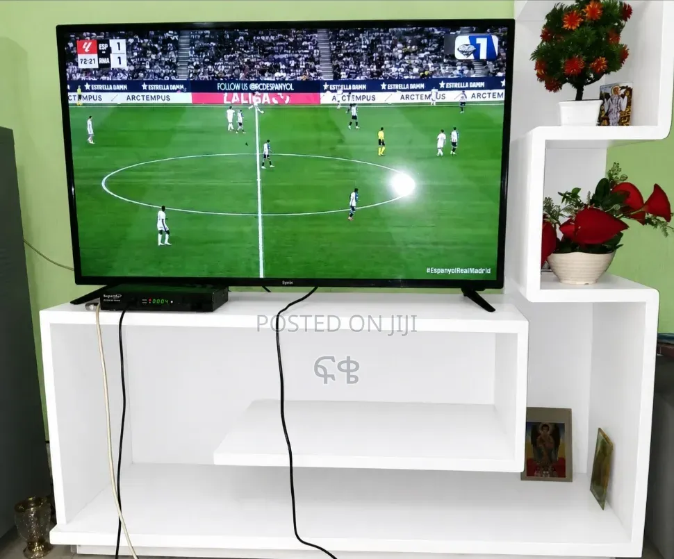 TV Stand እና ኮርነር ቡፌ