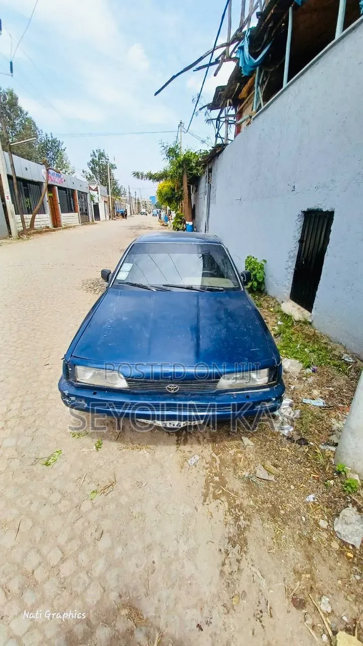 Toyota Camry 1987 Blue