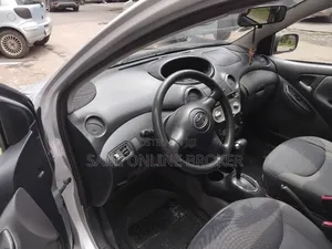 Toyota Vitz 2004 Gray