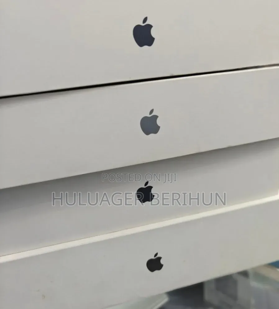 New Laptop Apple MacBook Pro 2025 M5 36GB Apple M5 SSD 2T