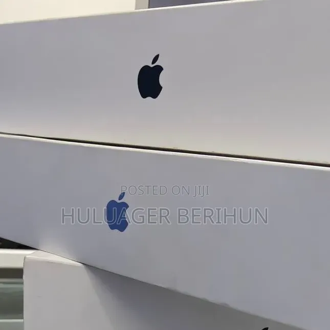New Laptop Apple MacBook Pro 2025 M5 36GB Apple M5 SSD 2T