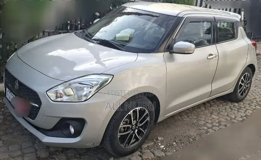 Suzuki Swift 2022 Silver