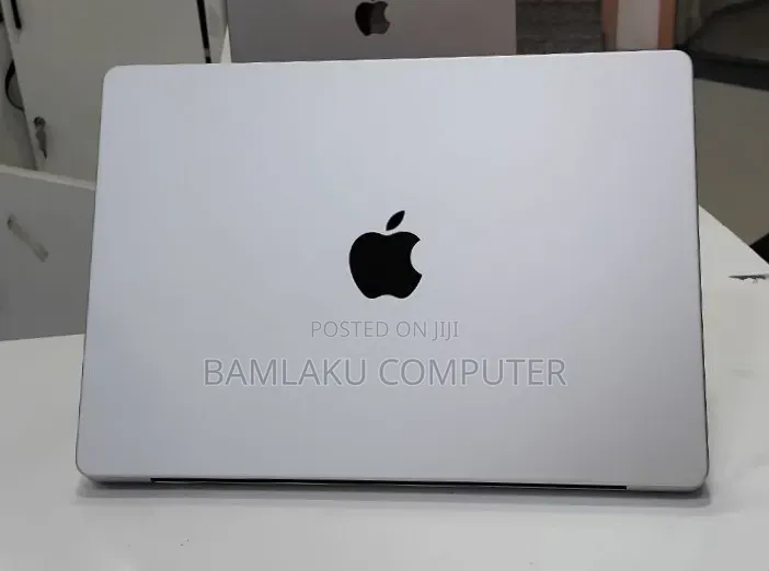 New Laptop Apple MacBook Pro 2024 M4 16GB Apple M4 Pro SSD 512GB