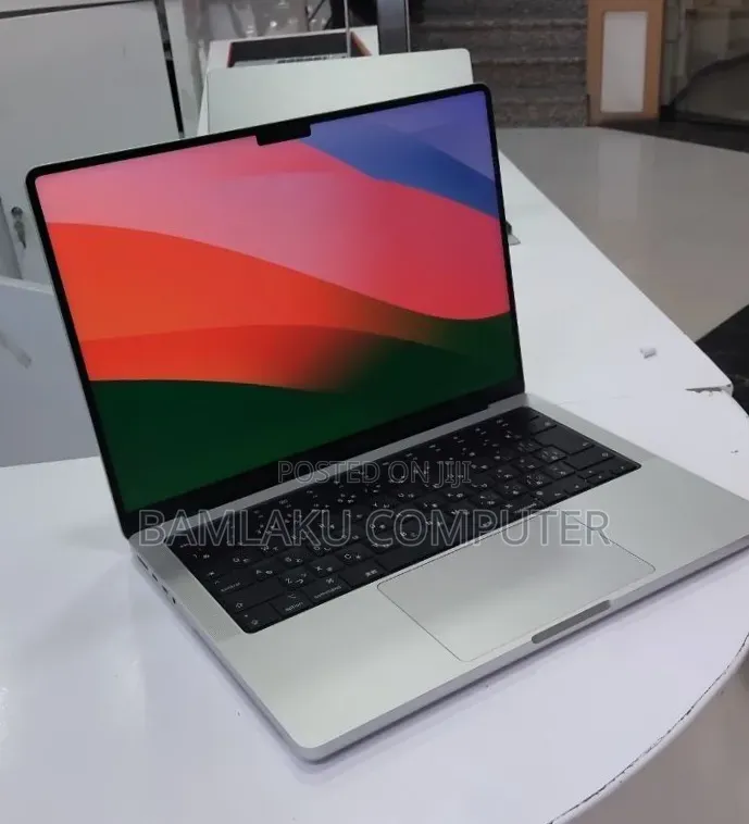 New Laptop Apple MacBook Pro 2024 M4 16GB Apple M4 Pro SSD 512GB