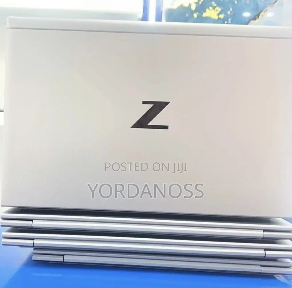 New Laptop HP ZBook Firefly G8 16GB Intel Core i7 SSD 512GB