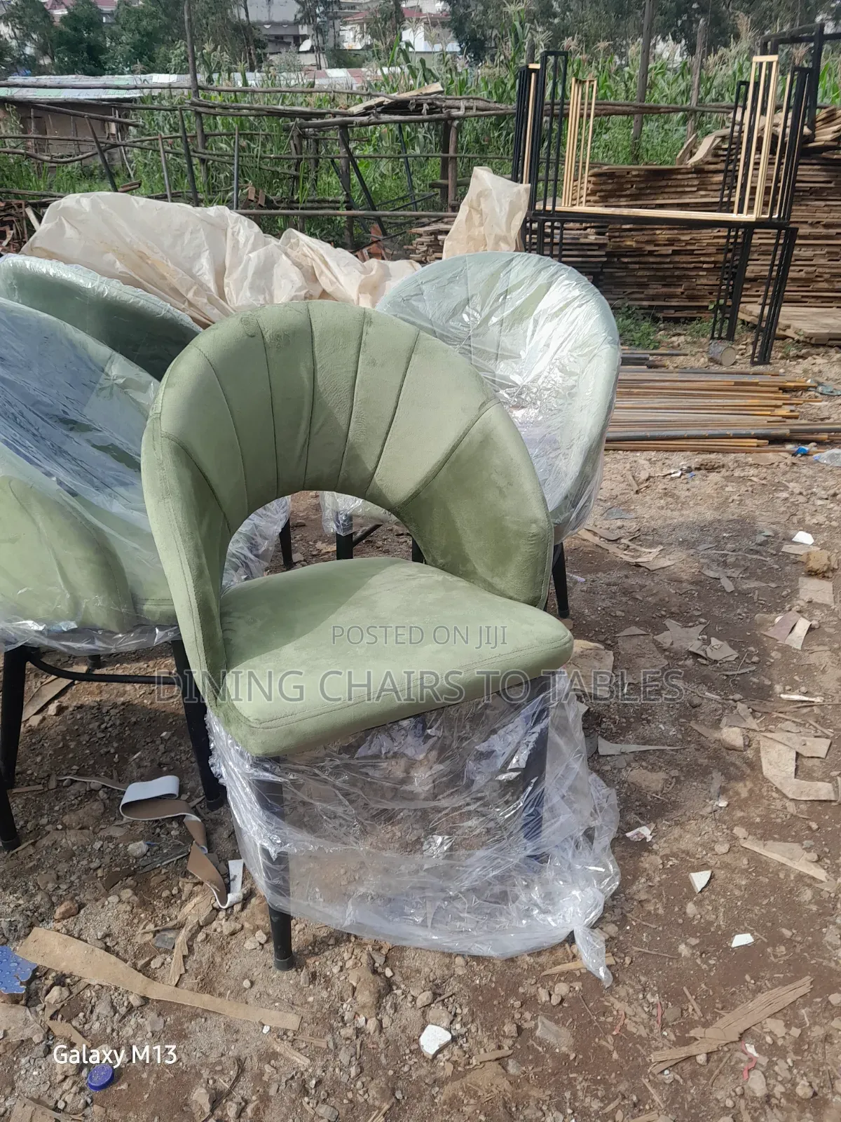 Quality Fabric With Metal Legs Restaurant Chairs