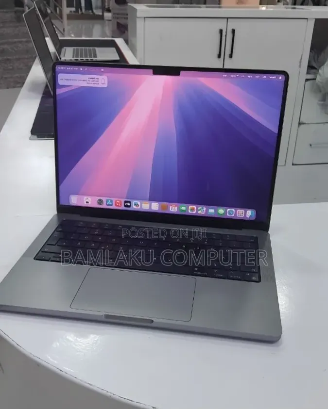 New Laptop Apple MacBook Pro 2021 M1 32GB Apple M1 Pro SSD 1T
