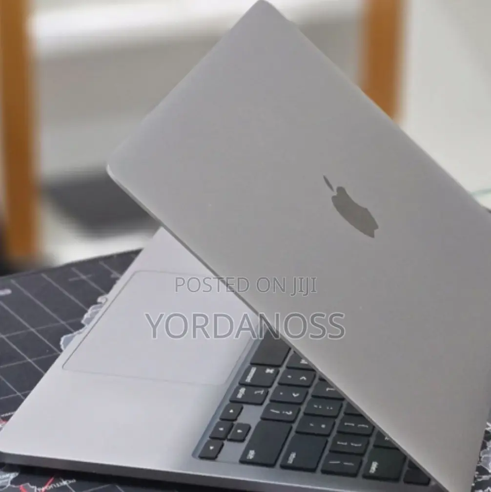 New Laptop Apple MacBook Pro 2020 M1 16GB Apple M1 Pro SSD 512GB