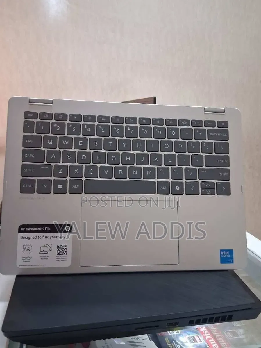New Laptop HP OmniBook 5 Flip 16GB Intel Core i7 SSD 512GB