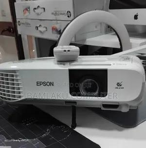 BRAND NEW  EPSON Projector 
👉Has Remote 
Model Name:  EB-x39