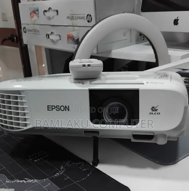 BRAND NEW  EPSON Projector 
👉Has Remote 
Model Name:  EB-x39