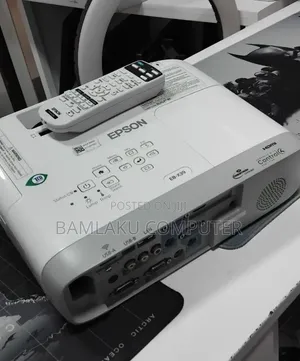 BRAND NEW  EPSON Projector 
👉Has Remote 
Model Name:  EB-x39
