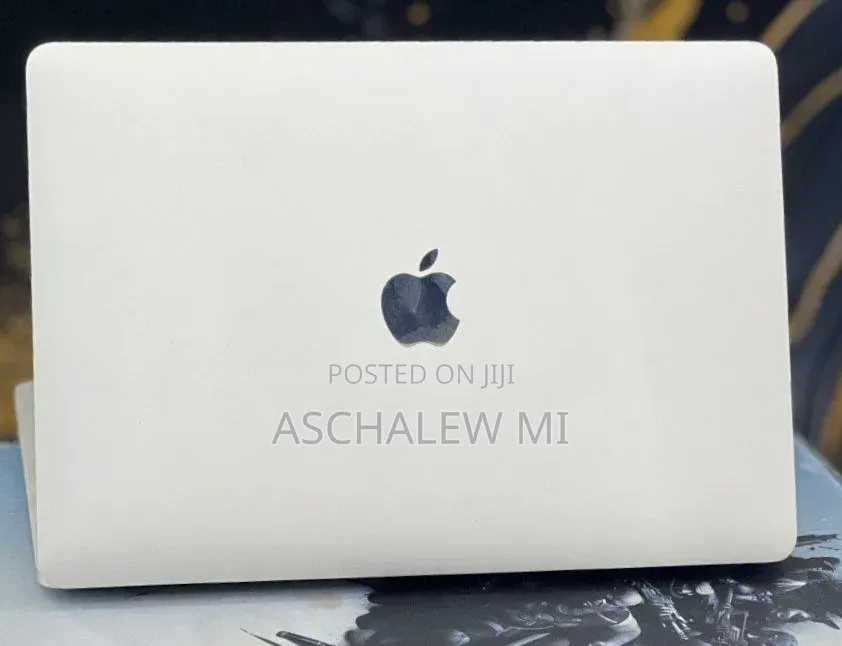 New Laptop Apple MacBook Pro 2022 M2 8GB Apple M2 SSD 512GB