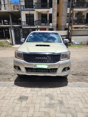 New Toyota Hilux 2013 Silver