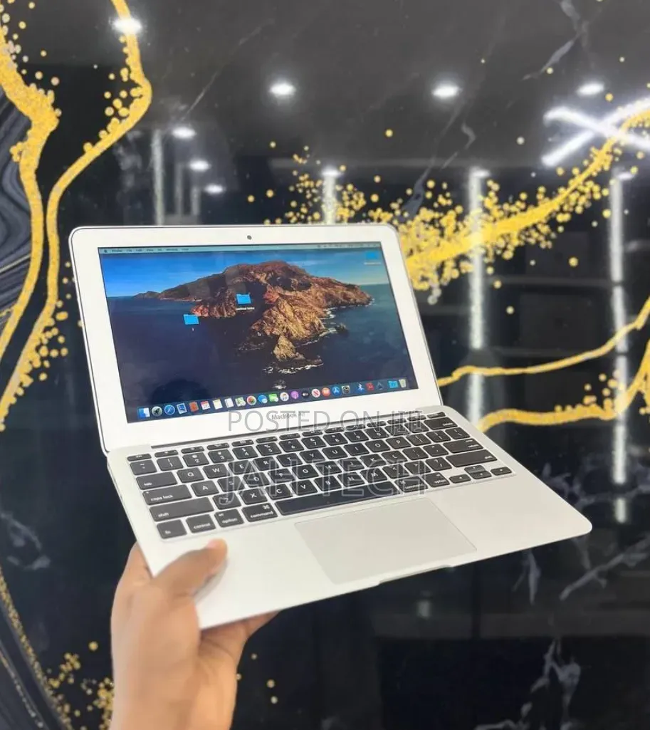 New Laptop Apple MacBook Air 2015 8GB Intel Core i5 SSD 128GB