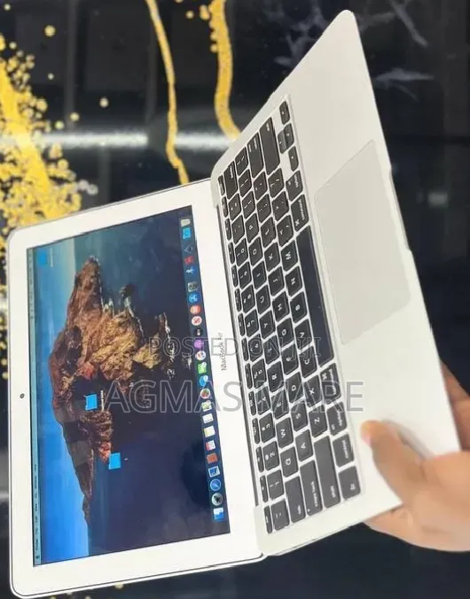 New Laptop Apple MacBook Air 2015 8GB Intel Core i5 SSD 128GB