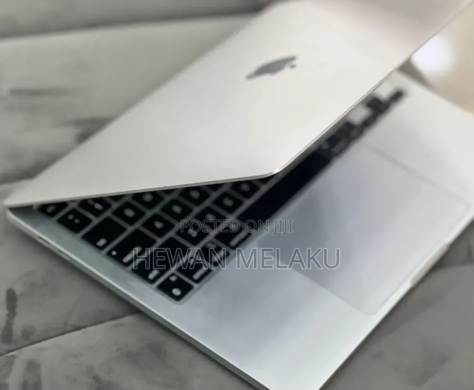 New Laptop Apple MacBook Pro 2022 M2 8GB Apple M2 SSD 512GB