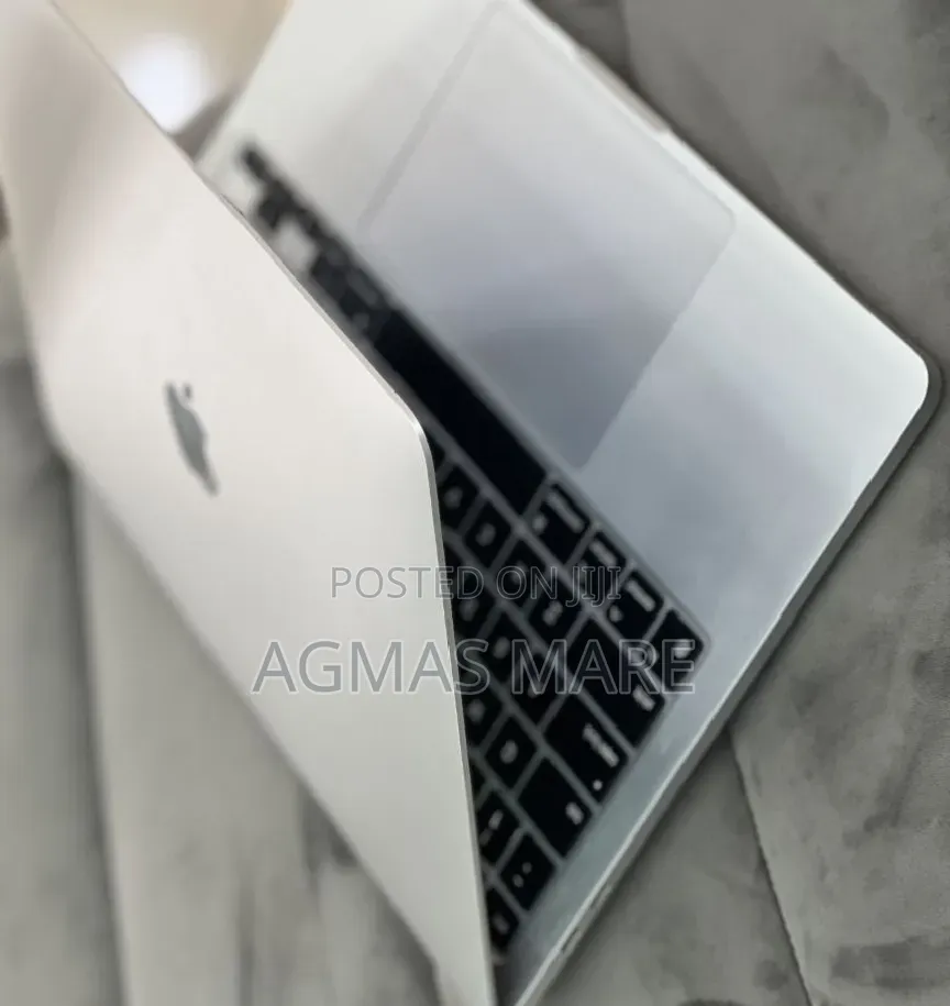 New Laptop Apple MacBook Pro 2022 M2 8GB Apple M2 SSD 512GB