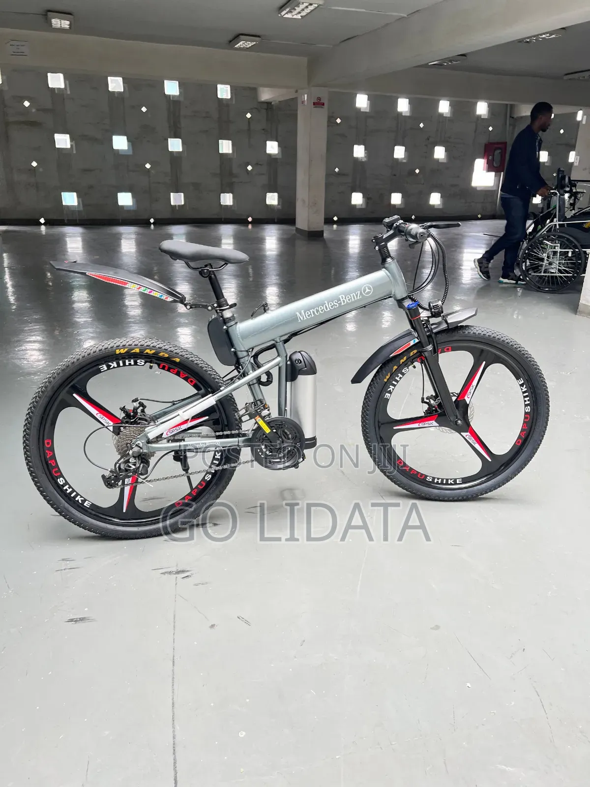 ለጉዞ ምቹ Mercedes-Benz Bike — Comfortable Mercedes-Benz Touring Bike