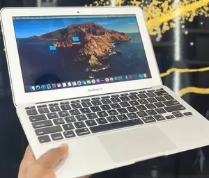 New Laptop Apple MacBook Air 2015 8GB Intel Core i5 SSD 128GB