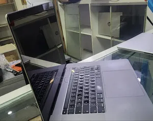 New Laptop Apple MacBook Pro 2019 16GB Intel Core i7 SSD 512GB