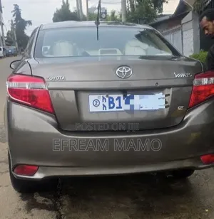 Toyota Yaris 2015 Gray