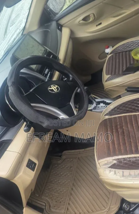 Toyota Yaris 2015 Gray