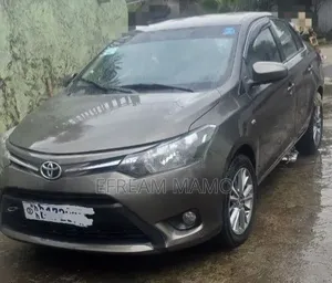 Toyota Yaris 2015 Gray