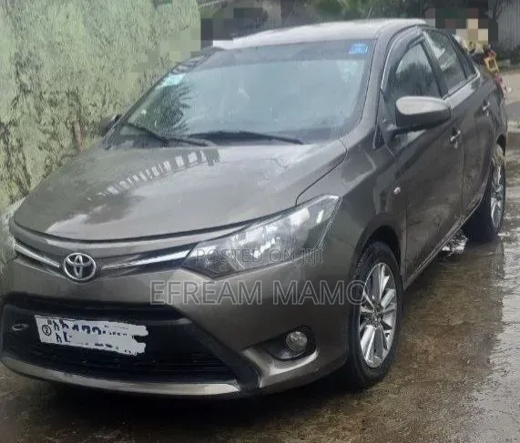 Toyota Yaris 2015 Gray
