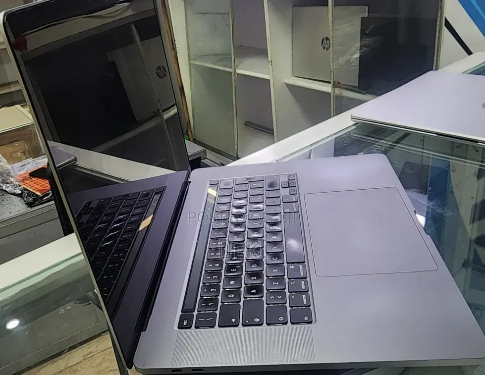 New Laptop Apple MacBook Pro 2019 16GB Intel Core i7 SSD 512GB