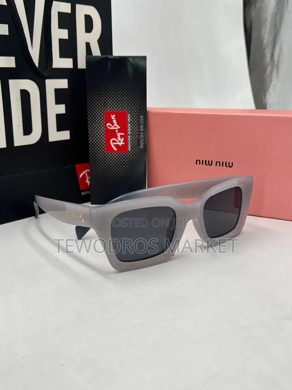 ኦርጅናል Celine Thick Frame Square Sunglass