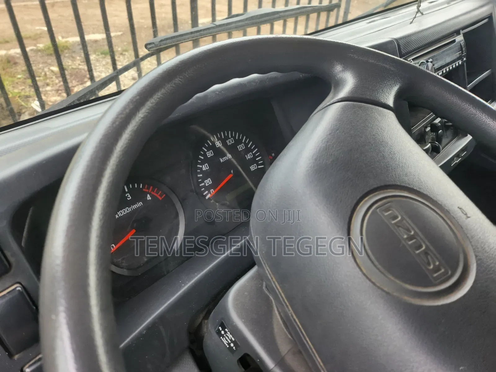 Isuzu AVR 2011