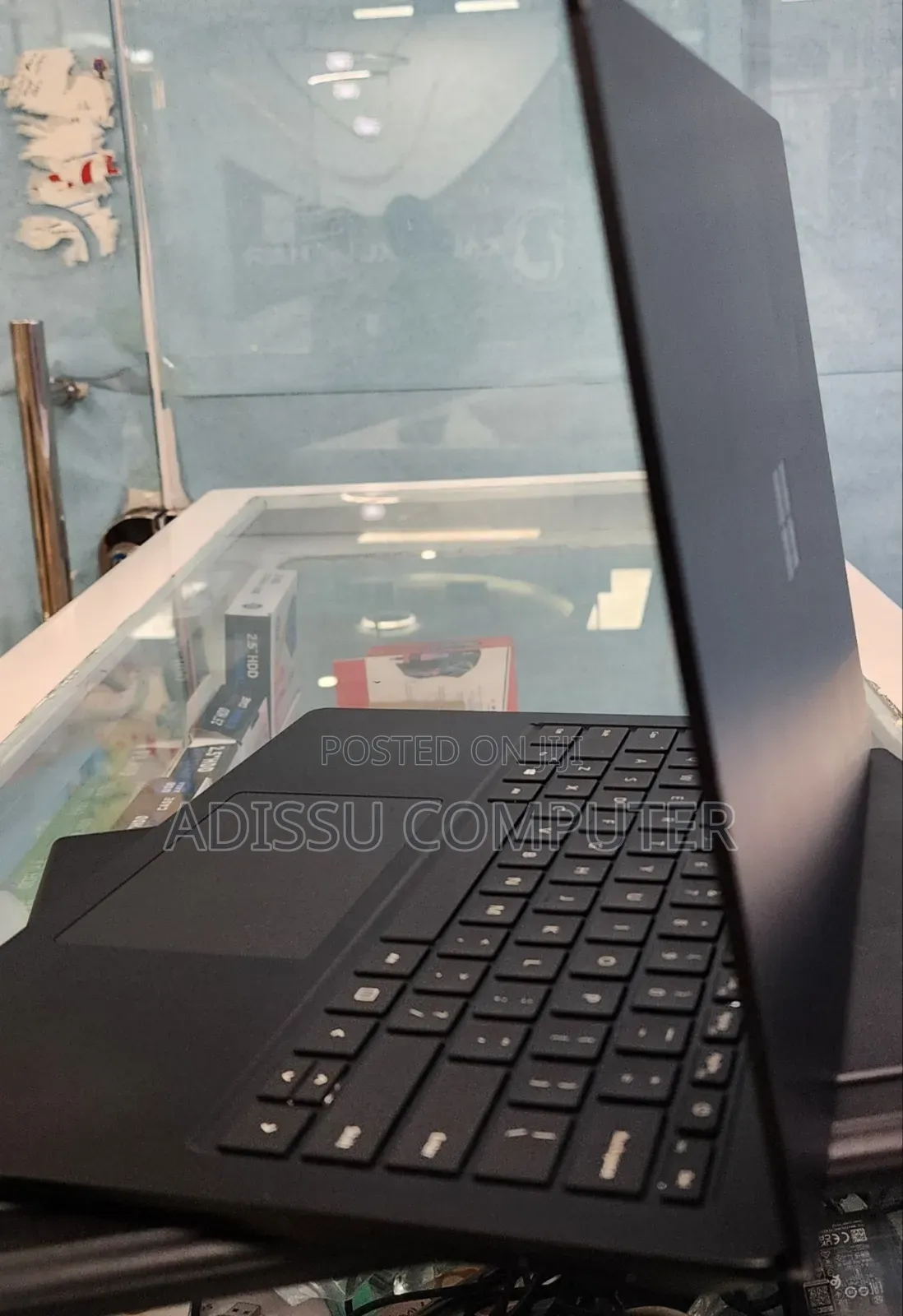 New Laptop Maingear 8GB Intel Core i5 SSD 256GB