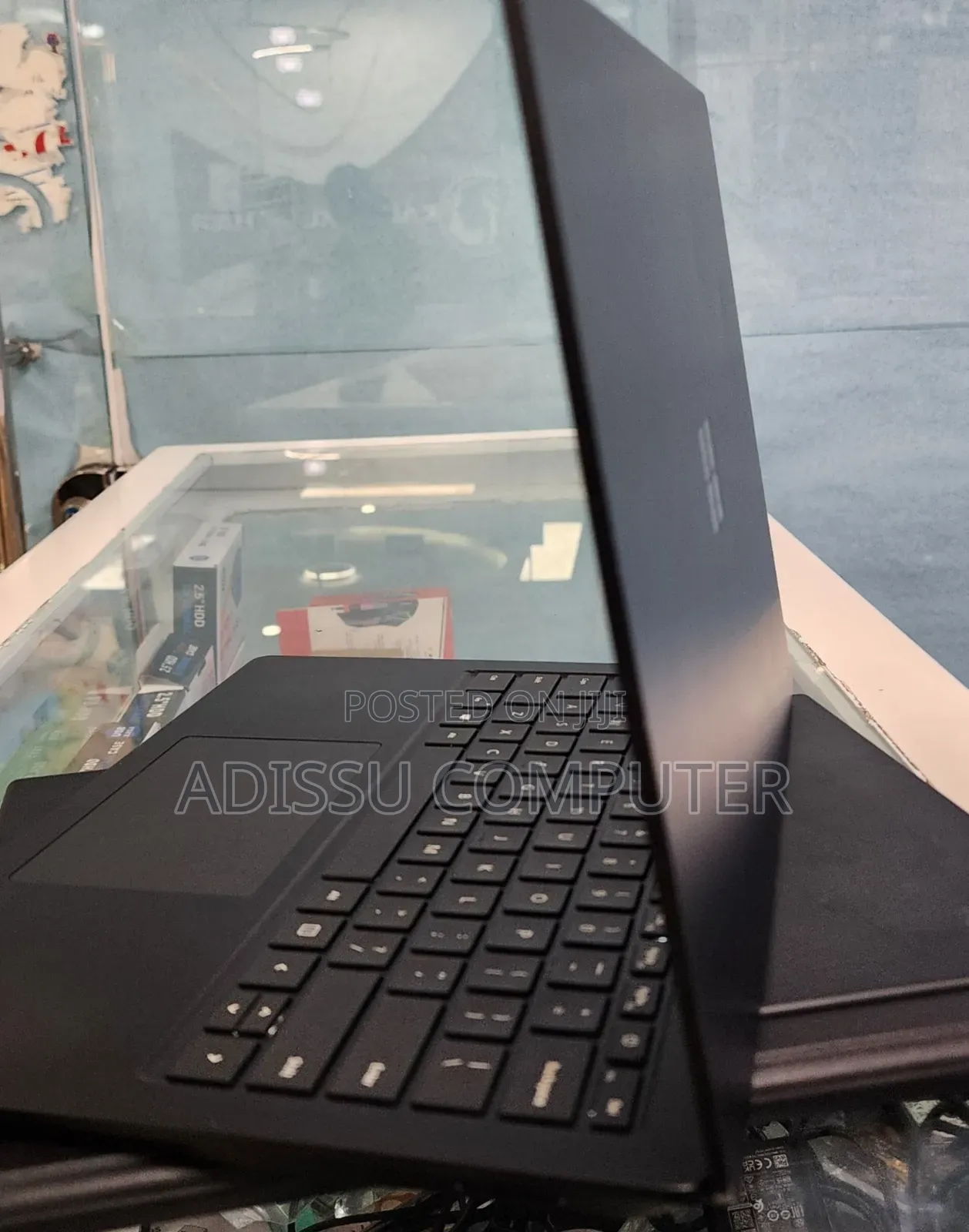 New Laptop Maingear 8GB Intel Core i5 SSD 256GB