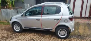 Toyota Vitz 2000 Silver