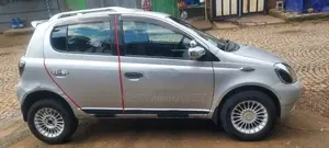 Toyota Vitz 2000 Silver
