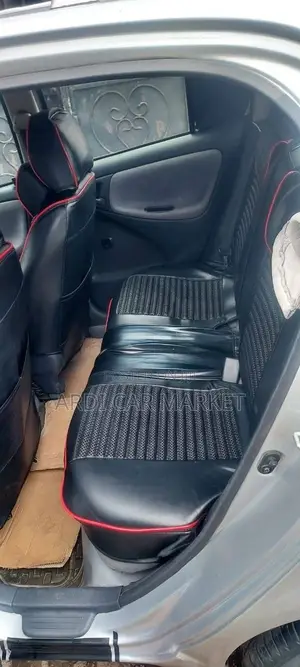 Toyota Vitz 2000 Silver