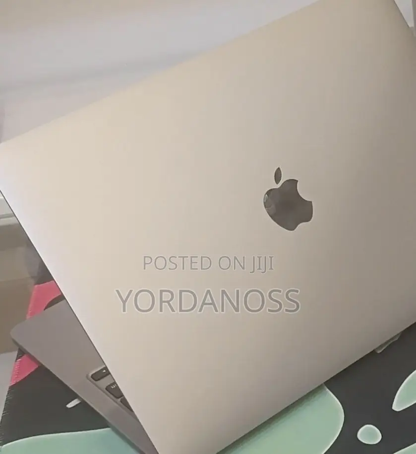 New Laptop Apple MacBook Pro 2020 M1 8GB Apple M1 SSD 256GB