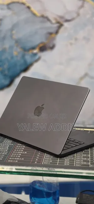 New Laptop Apple MacBook Pro 2024 M4 16GB Apple M4 SSD 512GB