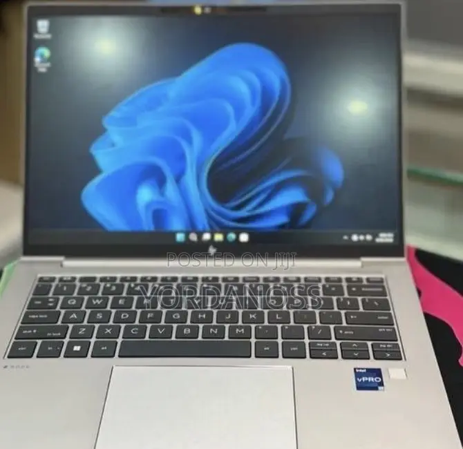 New Laptop HP ZBook Firefly 16 G10 16GB Intel Core i7 SSD 512GB
