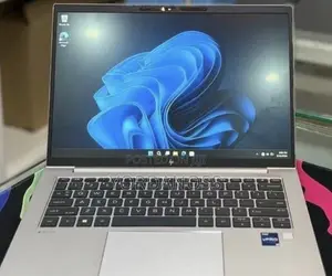New Laptop HP ZBook Firefly 16 G10 16GB Intel Core i7 SSD 512GB