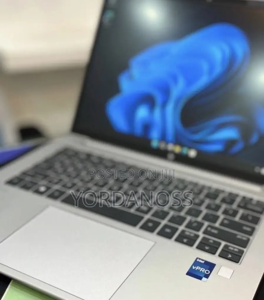 New Laptop HP ZBook Firefly 16 G10 16GB Intel Core i7 SSD 512GB